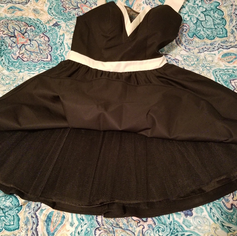 Chi Chi London Trim and Proper party dress - Picture 6 of 6